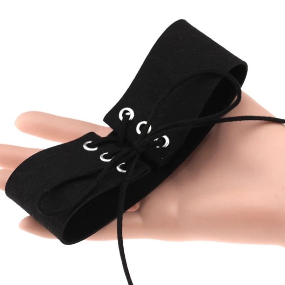 Gothic Suede Lace Up Choker Necklace Kardashian - Picture 5 of 16